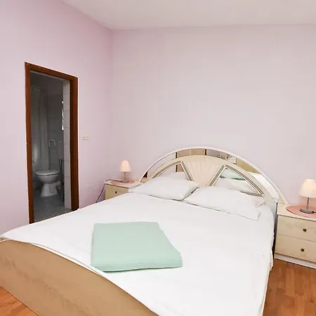 Apartment Djiko *